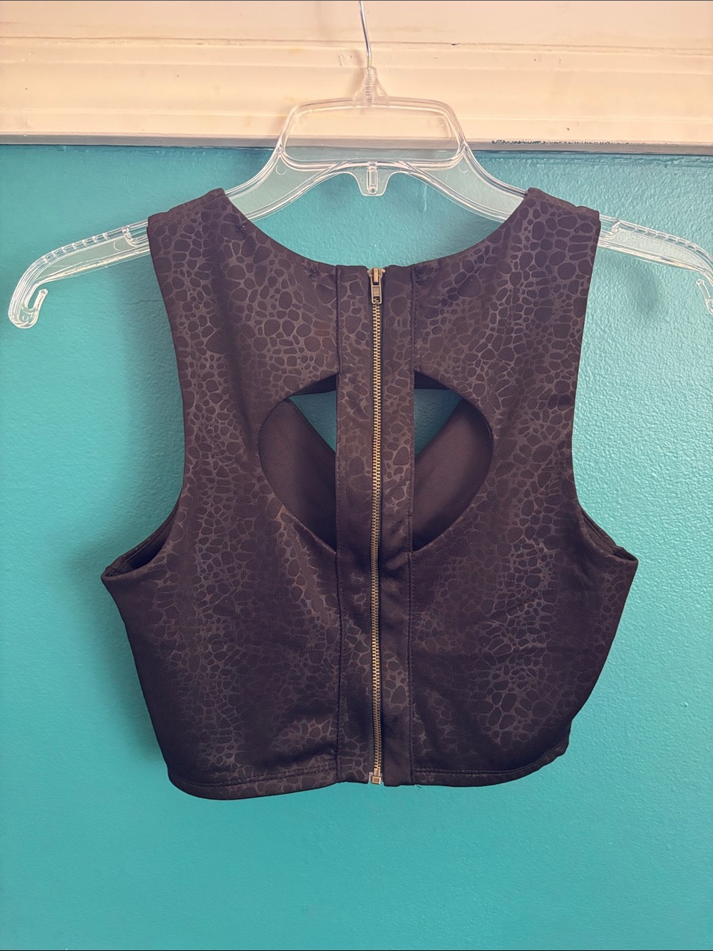 Monteau Black Textured Cutout Crop Tank - Picture 2 of 2